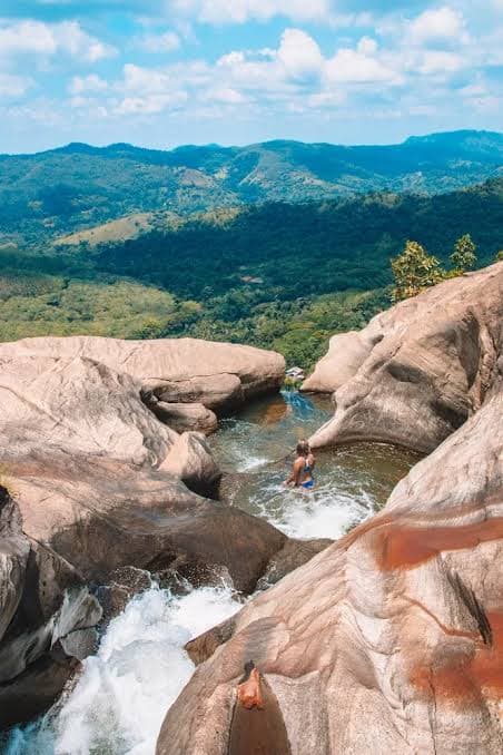 Diyaluma Falls